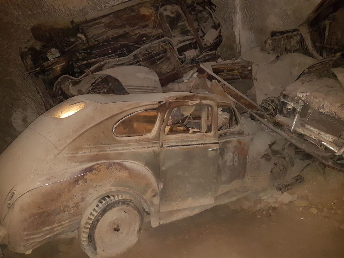Auto abbandonate nel tunnel borbonico